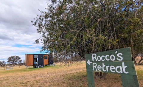 Roccos Retreat By Tiny Away - Pubs and Clubs 3