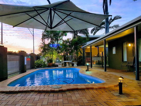 Rockhampton Palms Motor Inn - Pubs and Clubs 2