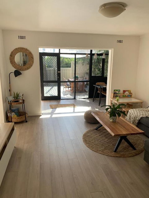 Room For Rent - Go Out 2