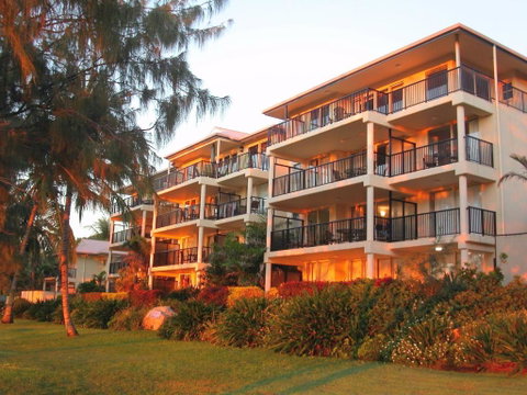 Rose Bay Resort - Pubs and Clubs 0