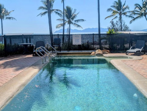 Rose Bay Resort - Pubs and Clubs 1