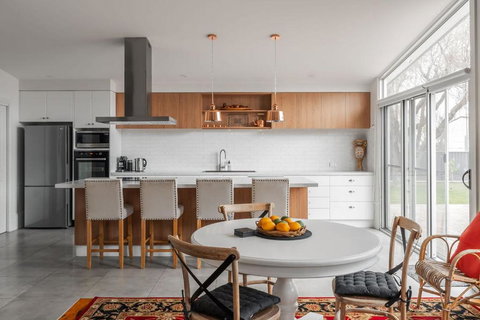 Rose Villa Heritage Home With Parking & WiFi - Pubs and Clubs 0