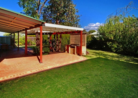Rosewood Cottage - Go Out 3