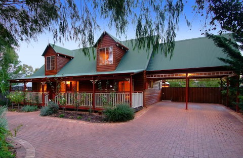 Rosewood Cottage - Go Out 2