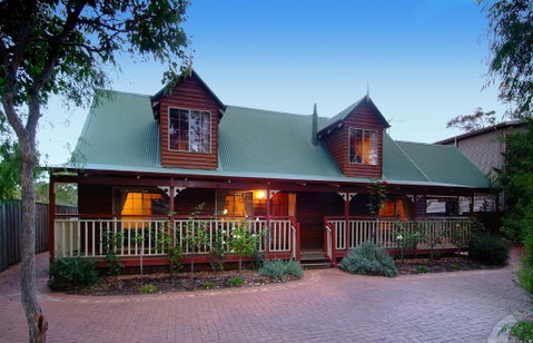 Rosewood Cottage - Go Out 1