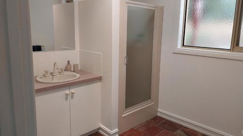 Roshnier Apartment - Go Out 1