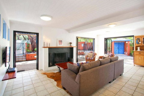 Ross Cres Spacious Private Beach House - Go Out 1