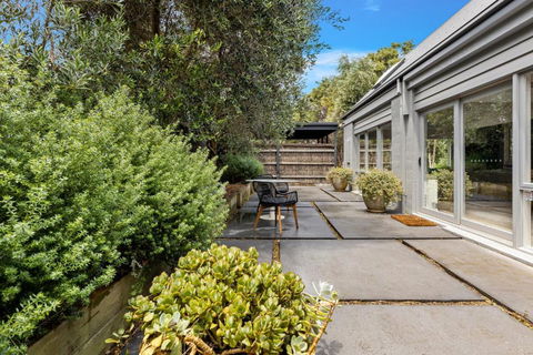 Royadie Retreat Blairgowrie - Pubs and Clubs 3