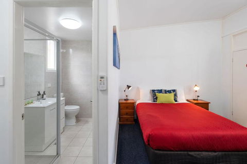 Royal Motel Tenterfield - Pubs and Clubs 0