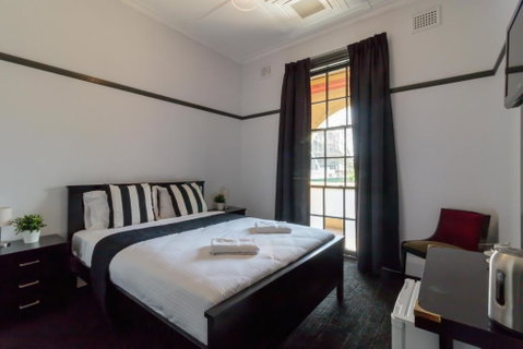 Royal Hotel Ryde - Go Out 0