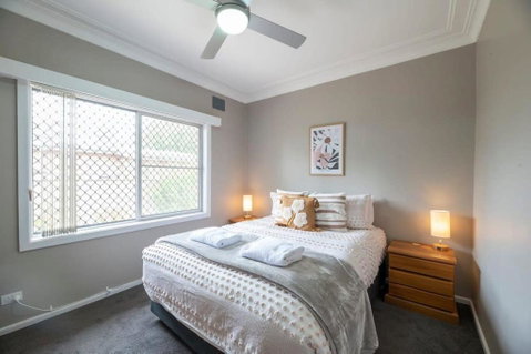 Roycox Cottage - Charming Escape, Fireplace - Go Out 1