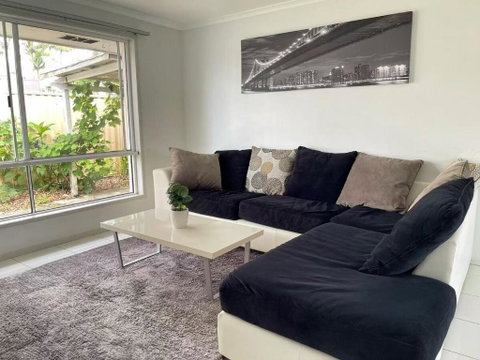 Runaway Bay Family Haven With 4beds - Go Out 0