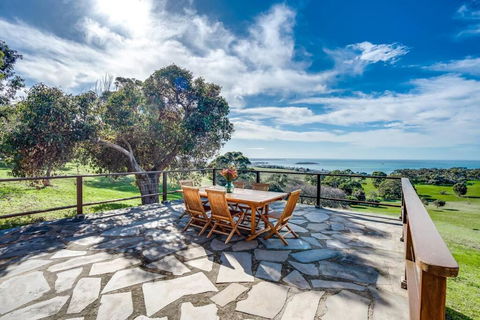 Rustic Cottage - Pubs and Clubs 2