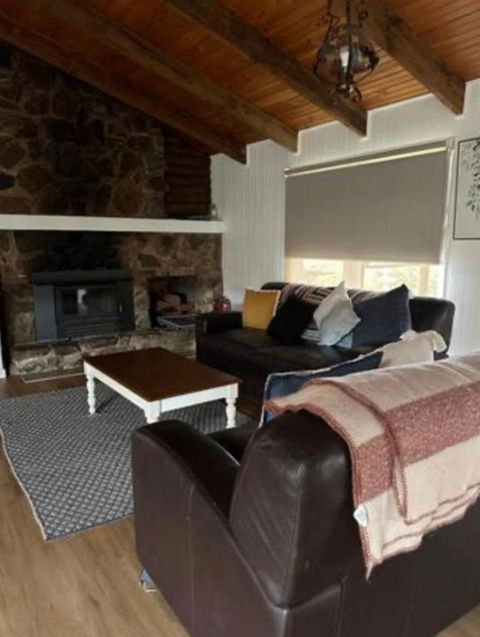Rustic Retreat: The Lodge Lurg Sanctuary - Pubs and Clubs 0