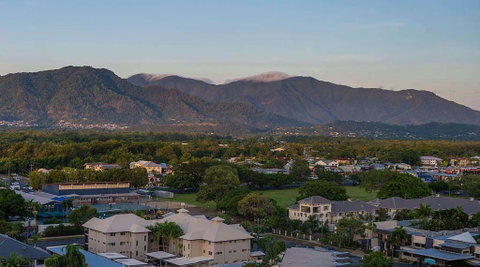 Rydges Esplanade Resort Cairns - Pubs and Clubs 1