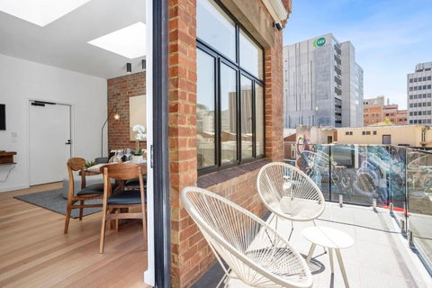 Sanctuary At Saddlers - Where Rustic Meets Refined - Go Out 0