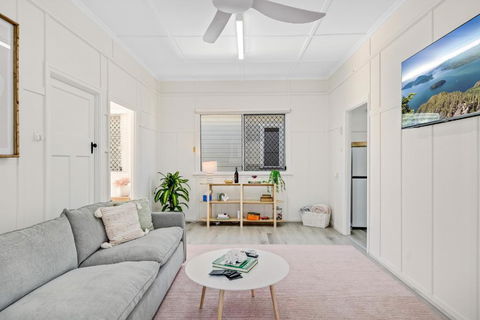 Sage Cottage! CBD Perfection! - Pubs and Clubs 0