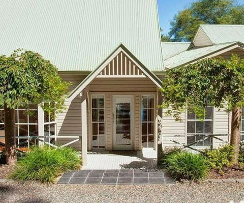 Sage Manor Bowral - Pubs and Clubs 1