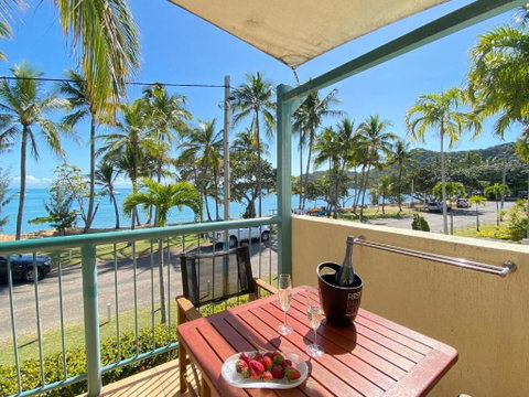 Sails On Horseshoe Apartment 4 - Go Out 2