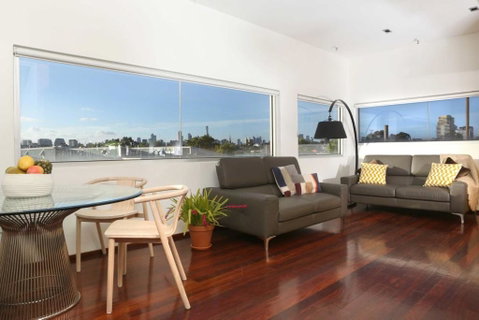 Saint George - The Townhouse - Go Out 2