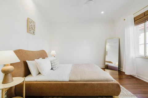 Salmon Calm - Trendy Velvet Allure By Albert Park - Pubs and Clubs 0