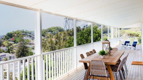 Salt Deck - The Upper Deck Accom Holiday - Pubs and Clubs 3