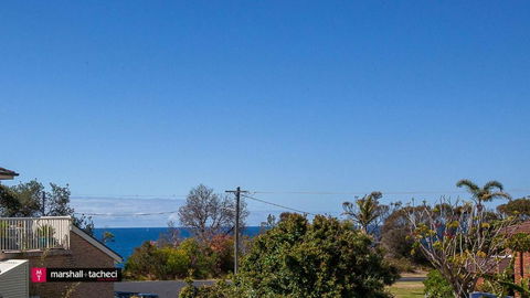 Salt Water Villa Bermagui Four Bedroom Central Location With Wifi - Pubs and Clubs 1