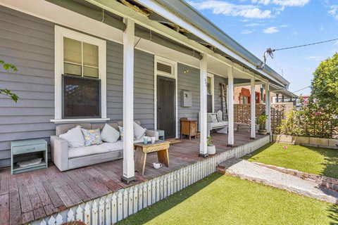 Saltbush Cottage In Fabulous South Fremantle - Pubs and Clubs 0