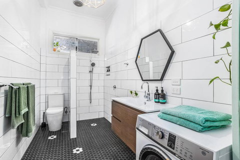 Saltbush Cottage In Fabulous South Fremantle - Pubs and Clubs 3