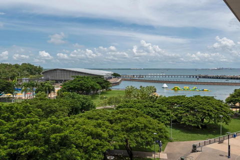 Saltwater Suites - Waterfront Apartments - Pubs and Clubs 1