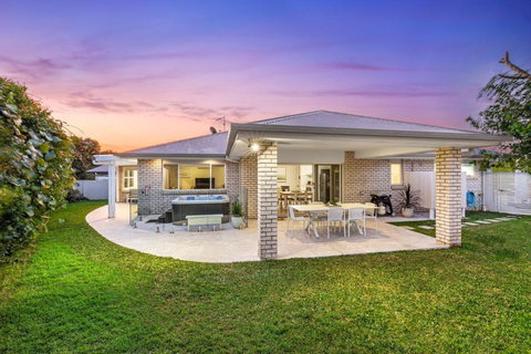 Salty Pause At Bondi House - With Spa And Pet Friendly! - Go Out 3