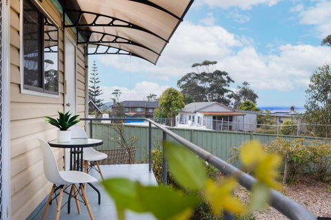 Salty Vibes - Pubs and Clubs 1