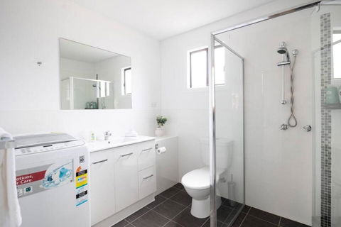 Salty Vibes - Pubs and Clubs 2