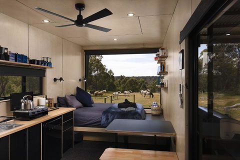 Sam The Tiny Cabin In Serpentine - Pubs and Clubs 2