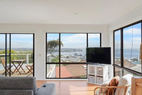 San Remo Panorama By Ready Set Stay - BYO LINEN & TOWELS - Pubs and Clubs 1