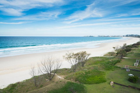 San Simeon Beachfront Apartments Tugun - Go Out 0
