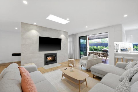 Sanctuary Of Hope By Ready Set Stay - Cowes - Go Out 1