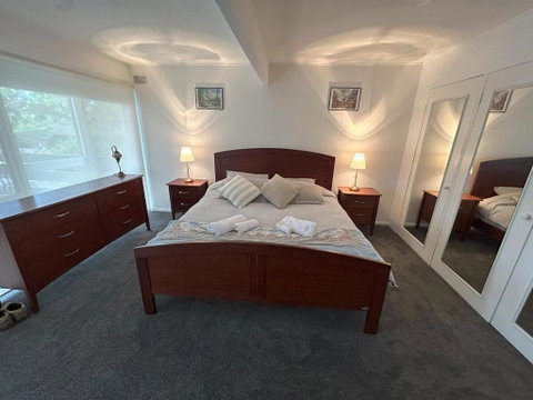 Sanctuary On Toagara With Spa And Heated Pool - Pubs and Clubs 3