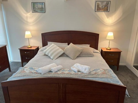 Sanctuary On Toagara With Spa And Heated Pool - Pubs and Clubs 3