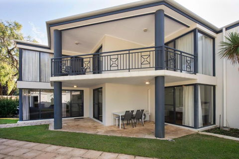 Sandbar Cape View Resort - Pubs and Clubs 0