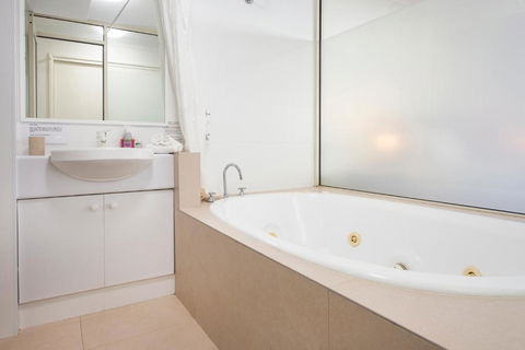 Sandbar Cape View Resort - Pubs and Clubs 2