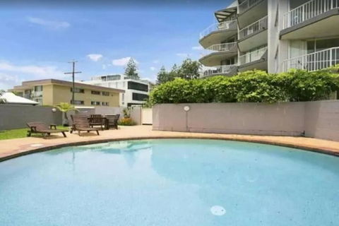 Sandown - Hosted By Burleigh Letting - Pubs and Clubs 0