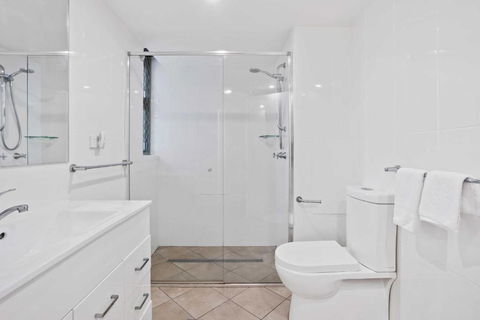 Sandown - Hosted By Burleigh Letting - Pubs and Clubs 1