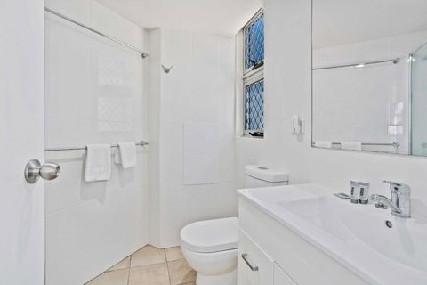 Sandown - Hosted By Burleigh Letting - Pubs and Clubs 2