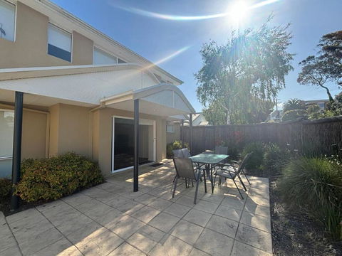 Sandpiper 10 - Close To Town And Beach - Pubs and Clubs 1