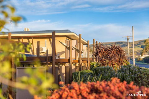 Sandpiper Motel Apollo Bay - Pubs and Clubs 0
