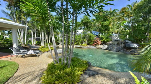 Sandwater Port Douglas - Pubs and Clubs 0