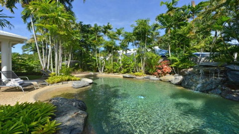 Sandwater Port Douglas - Pubs and Clubs 2