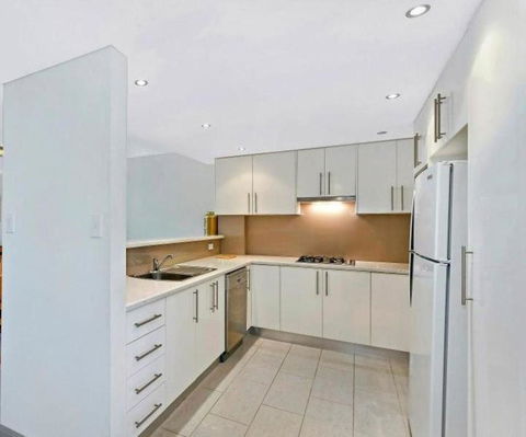 Sandy Cove Apartment The Entrance 46 - Pubs and Clubs 2