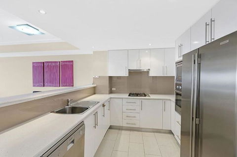 Sandy Cove Apartment The Entrance 46 - Pubs and Clubs 3